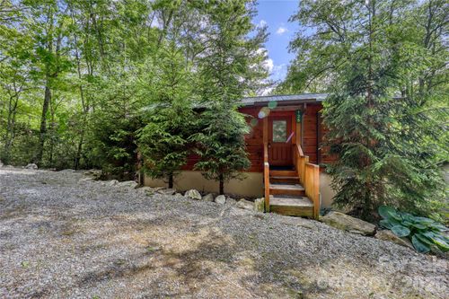 125 Hummingbird Ln, Newland, NC, 28657-8307 | Card Image