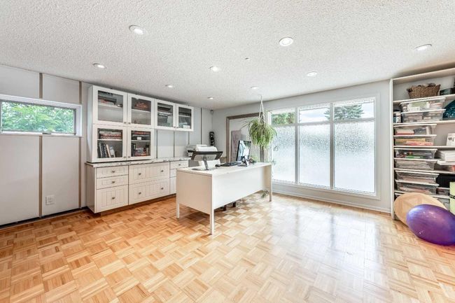 2328 Uxbridge Drive Nw, House other with 3 bedrooms, 3 bathrooms and 5 parking in Calgary AB | Image 35