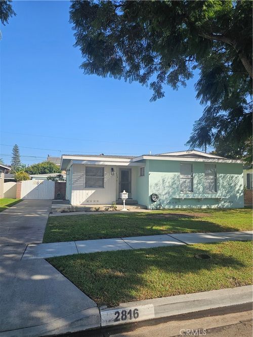 2816 N Greenbrier Rd, Long Beach, CA, 90815-1045 | Card Image