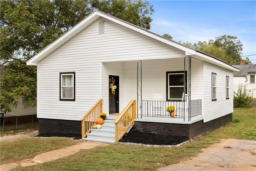 Sirrine St, Seneca, SC 29678