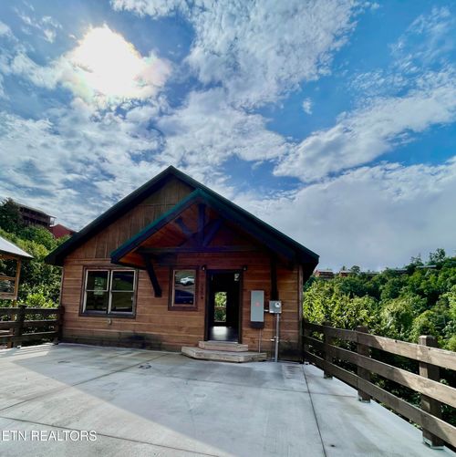 3334 Smoky Ridge Way, Sevierville, TN, 37862-7473 | Card Image