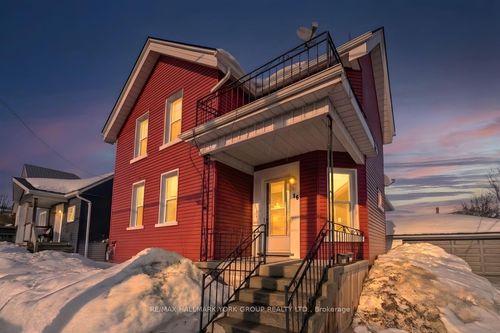 upper-16 Albert St N, Orillia, ON, L3V5K1 | Card Image