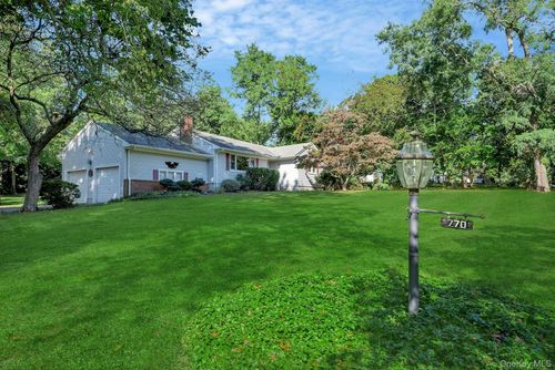 770 Meadow Ln, Mattituck, NY, 11952-1924 | Card Image