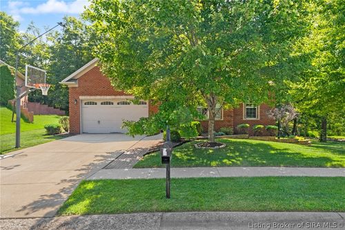 8170 Autumn Dr, Georgetown, IN, 47122-8904 | Card Image