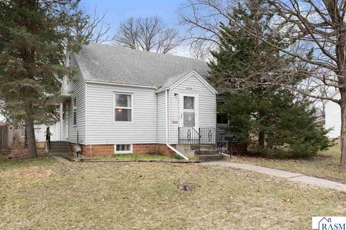 608 8th St Se, Waseca, MN, 56093-3931 | Card Image