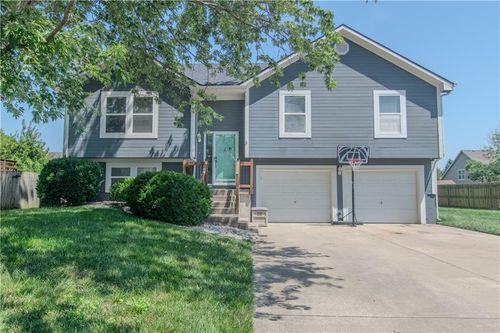 10206 E 220th Pl, Peculiar, MO, 64078-9109 | Card Image