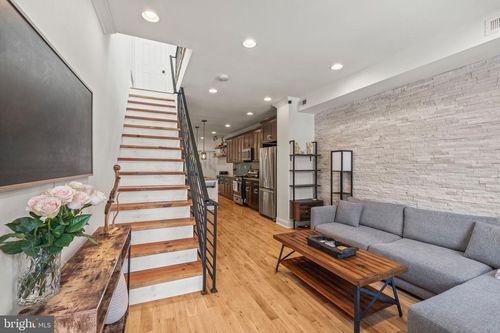 422 Dudley St, PHILADELPHIA, PA, 19148-2517 | Card Image