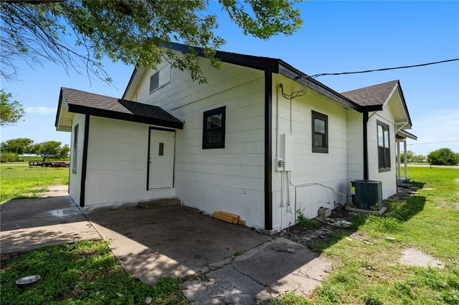 598 Business Highway 77, Home with 3 bedrooms, 2 bathrooms and null parking in Bishop TX | Image 27