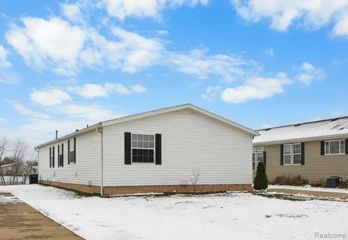 29224 Hidden River Dr, Gibraltar, MI, 48173-1247 | Card Image