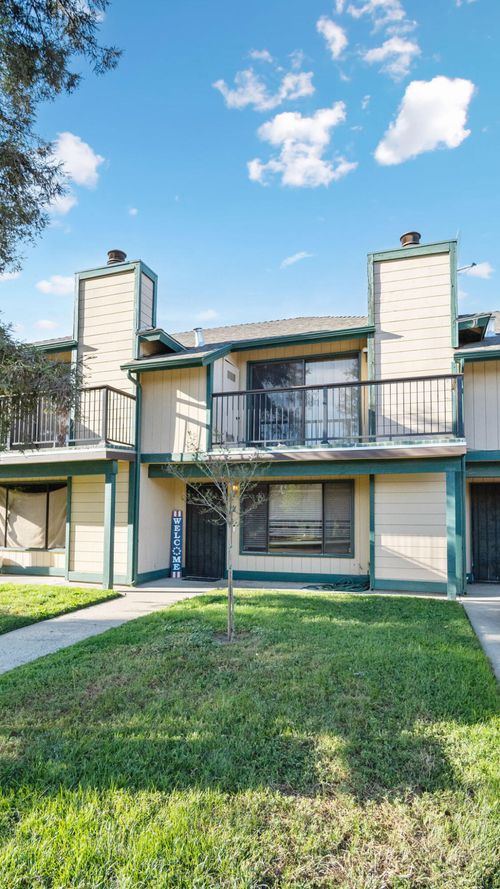 2-360 N Capitola Ct, Porterville, CA, 93257-3171 | Card Image