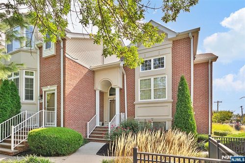 105 Chestnut Ct, Garwood, NJ, 07027-1700 | Card Image