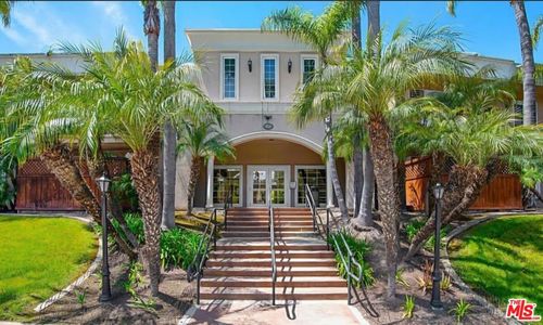 201-4570 54th Street, San Diego, CA, 92115 | Card Image