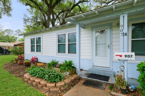 907 Avenue A, Sweeny, TX, 77480-3605 | Card Image