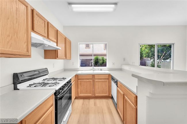 2563 Land Rush Dr, Townhouse with 2 bedrooms, 3 bathrooms and null parking in Henderson NV | Image 4
