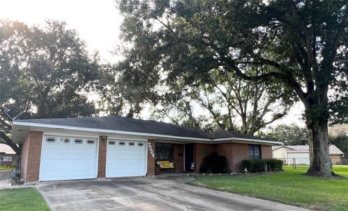 3024 Lamar Cir, El Campo, TX, 77437-2006 | Card Image