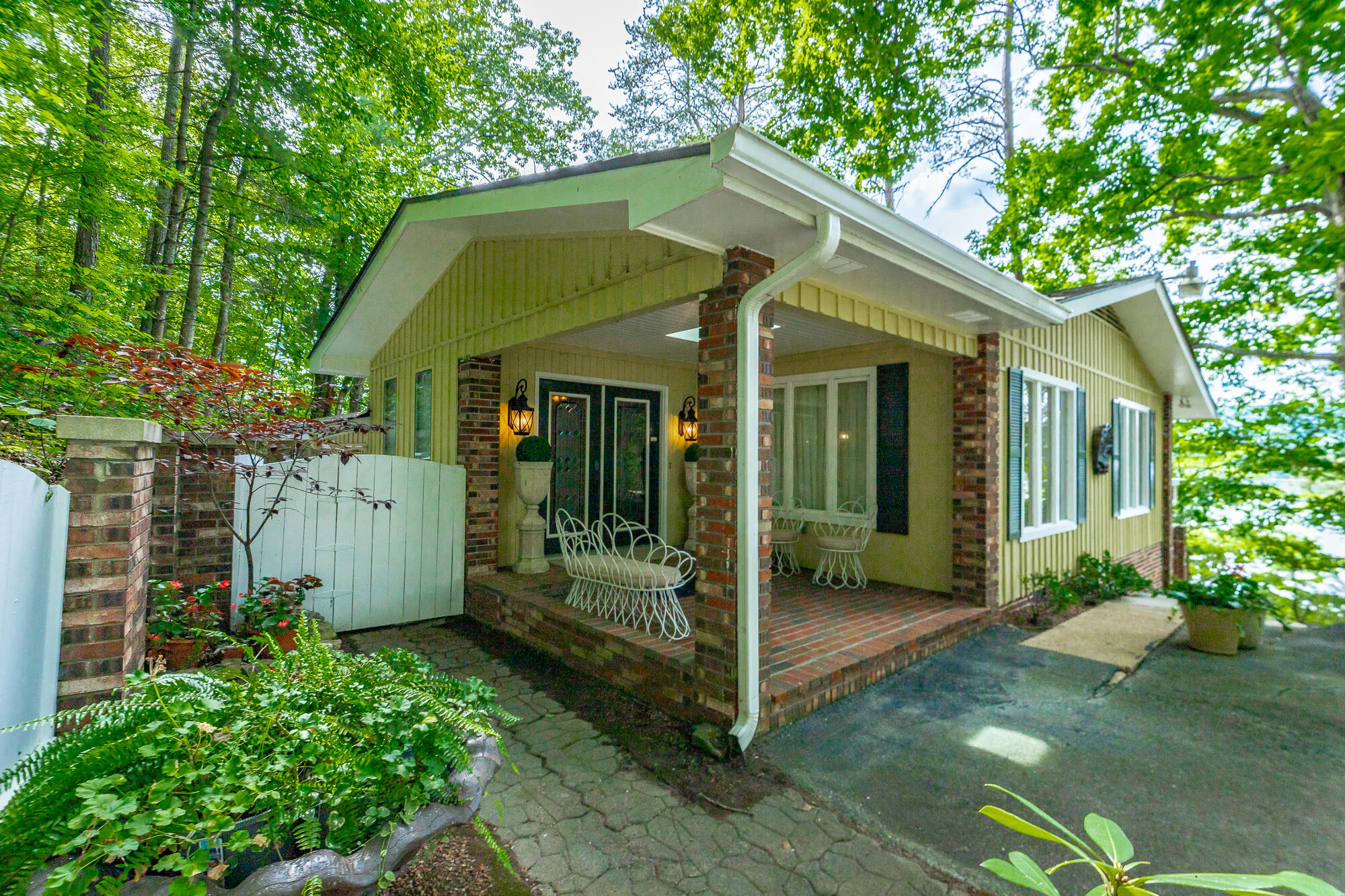 Holly Cir, Soddy Daisy, TN 37379