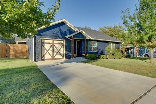 520 W Bluff, Granbury, TX, 76048 | Card Image