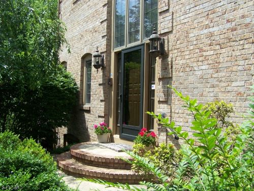 4 Dearburn Ct, Florham Park, NJ, 07932-2721 | Card Image