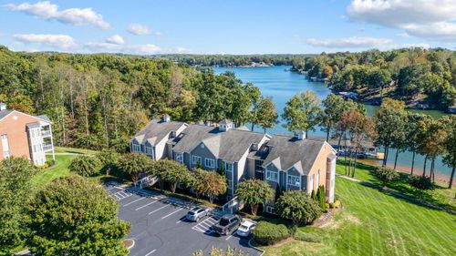 apt-202-305 S Pointe Shore Dr, Moneta, VA, 24121-2677 | Card Image