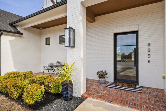 Inviting covered porch | Image 4