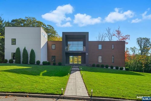 55 Oxford Dr, Tenafly, NJ, 07670-3113 | Card Image