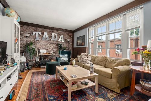 3-67 Park Vale, Brookline, MA, 02446-6206 | Card Image