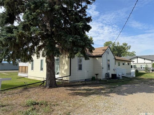 705 1st Ave Nw, Weyburn, SK, S4H1P4 | Card Image