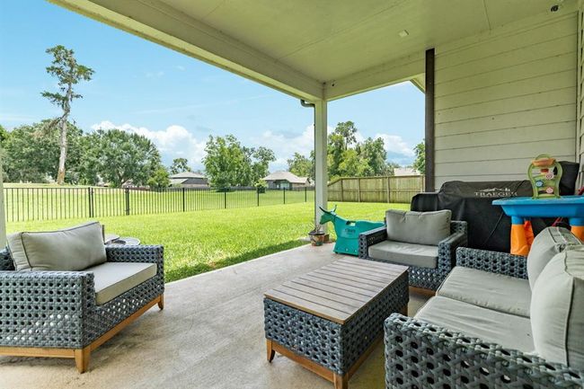2337 Shalmar Dr, House other with 4 bedrooms, 2 bathrooms and 3 parking in West Columbia TX | Image 7