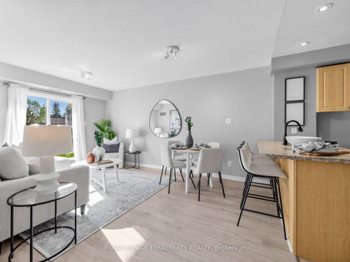 102-124 Aspen Springs Drive, Clarington, ON, L1C0G8 | Card Image