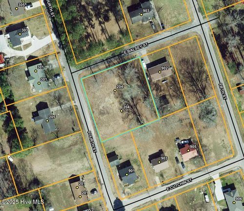 204 4th St, Clinton, NC, 28328-2953 | Card Image