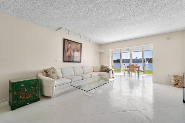 APT-105 - 14112 Huntington Pointe Dr, Condo with 2 bedrooms, 2 bathrooms and null parking in Delray Beach FL | Image 5