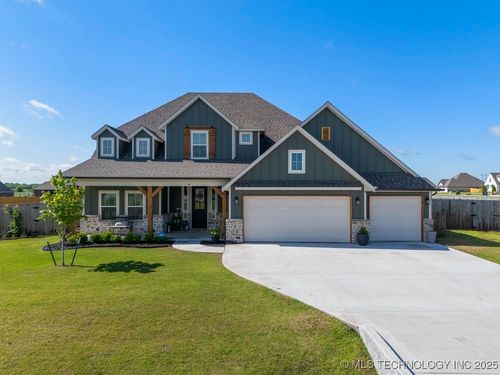 102 W 166th Pl S, Glenpool, OK, 74033-5297 | Card Image