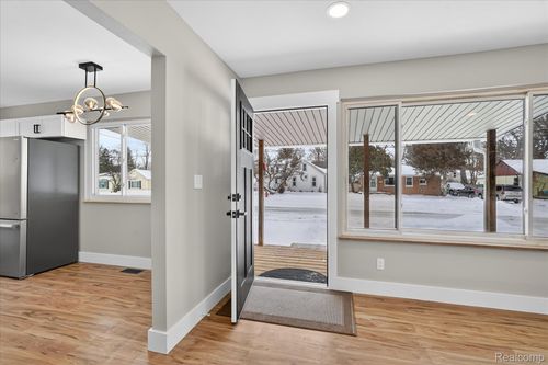 1020 Granger St, Fenton, MI, 48430-1567 | Card Image