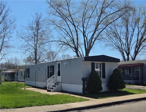 108 Gulf Stream Ln Se, New Philadelphia, OH, 44663-3110 | Card Image