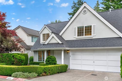 6831 117th Ave Ne, Kirkland, WA, 98033-8451 | Card Image