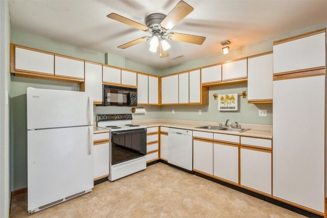APT-2 - 4611 1 St Ave Sw, Condo with 2 bedrooms, 1 bathrooms and null parking in Cedar Rapids IA | Image 6