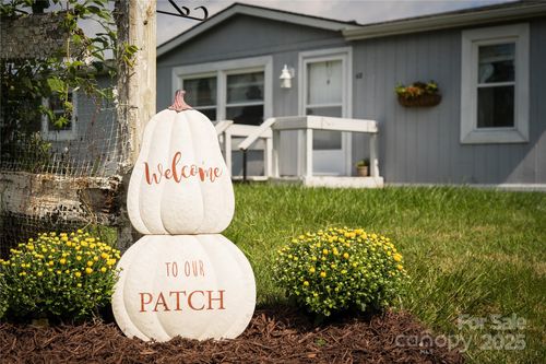 112 Melody St, Clyde, NC, 28721-7642 | Card Image