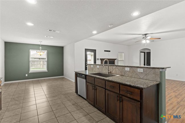 7302 Spirit Of The West Dr, House other with 4 bedrooms, 2 bathrooms and null parking in Killeen TX | Image 6
