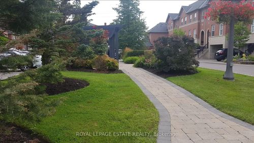 8-8038 Yonge St, Thornhill, ON, L4J1W3 | Card Image