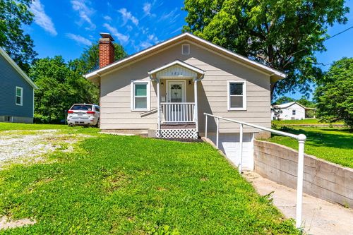 1211 4th St, BOONVILLE, MO, 65233-1737 | Card Image