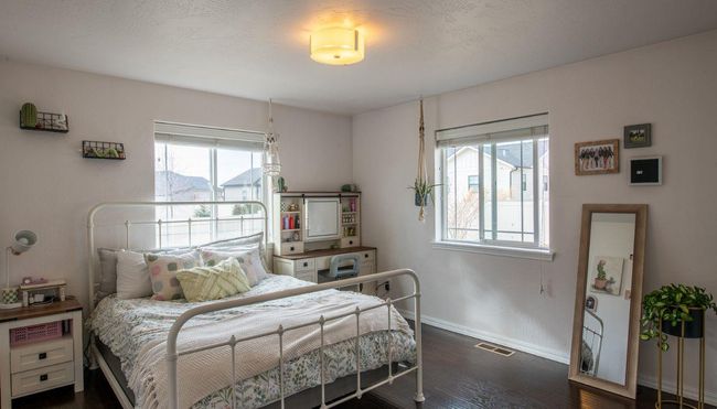 Bedroom 2 with multiple windows | Image 21