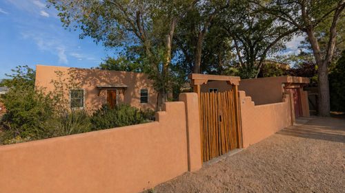 2334 Rio Grande Blvd Nw, Albuquerque, NM, 87104-3220 | Card Image