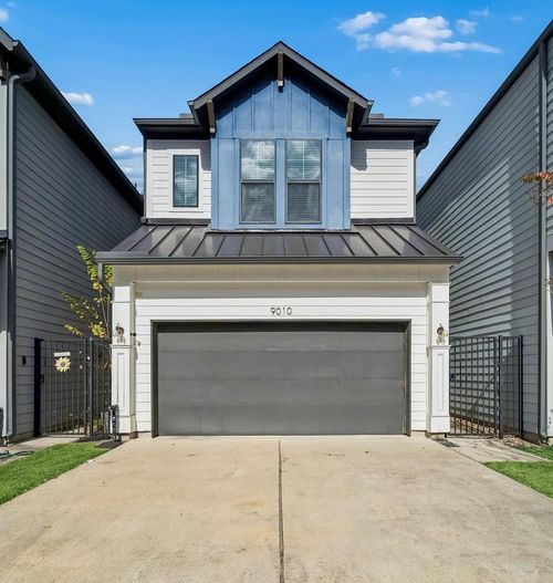 9010 Wellspring Dr, Houston, TX, 77080-2101 | Card Image