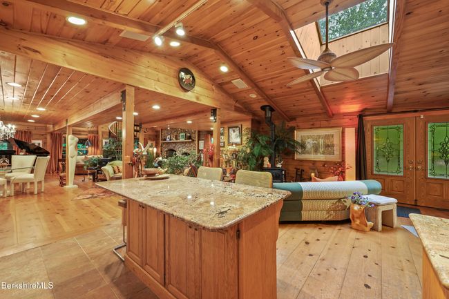 Kitchen to living space | Image 12