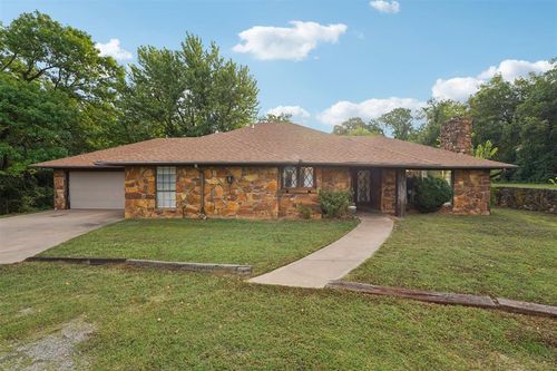 1002 S Pine St, Guthrie, OK, 73044-5918 | Card Image