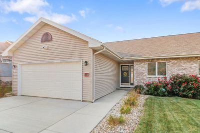 775 Edenberry Lane, Home with 3 bedrooms, 3 bathrooms and null parking in Oregon WI | Image 1