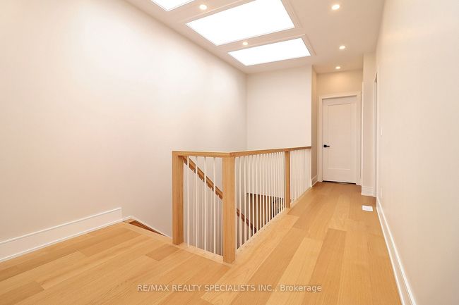 1048 Roosevelt Rd, House attached with 5 bedrooms, 6 bathrooms and 2 parking in Mississauga ON | Image 27