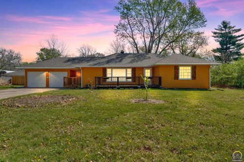 2016 Sw James St, Topeka, KS, 66604-3465 | Card Image