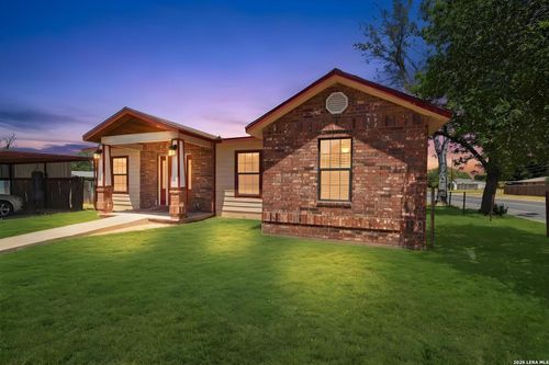 821 S E Colorado St, Pearsall, TX, 78061 | Card Image