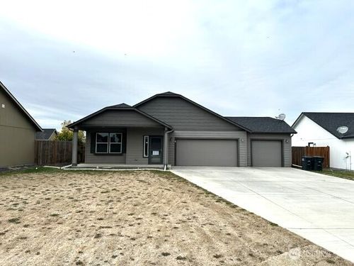 720 S Lakeland Dr, Moses Lake, WA, 98837-8896 | Card Image